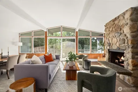 1305 Kings Place NW Bainbridge Island WA 98110