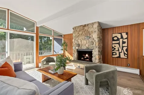 1305 Kings Place NW Bainbridge Island WA 98110