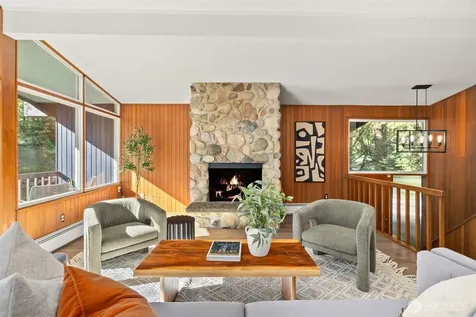 1305 Kings Place NW Bainbridge Island WA 98110