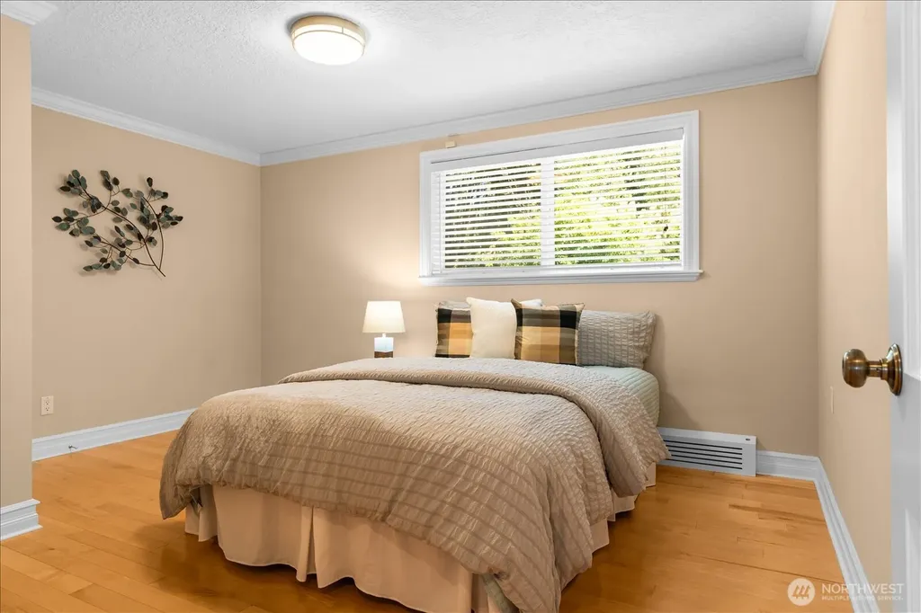 17524 10th Avenue NW Shoreline WA 98177