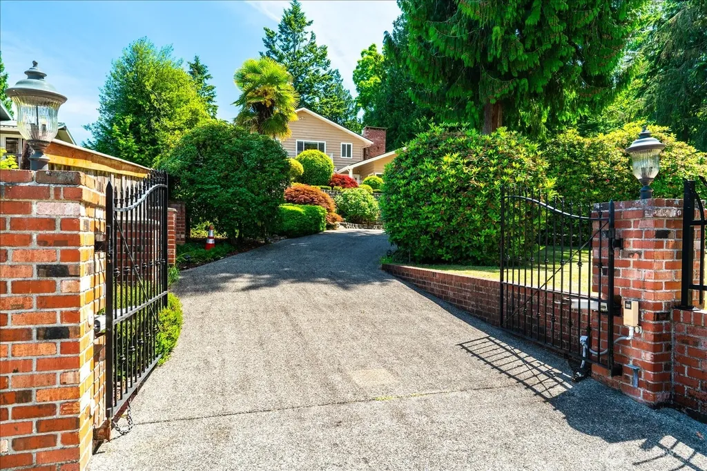 17524 10th Avenue NW Shoreline WA 98177