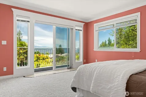 17524 10th Avenue NW Shoreline WA 98177