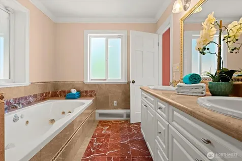 17524 10th Avenue NW Shoreline WA 98177