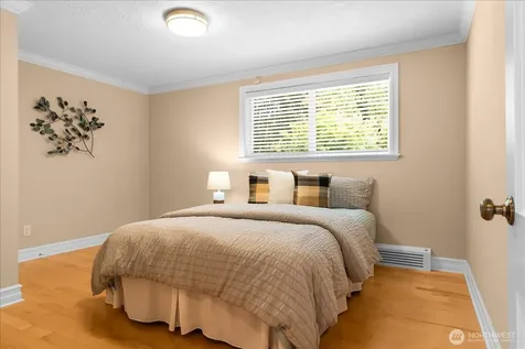 17524 10th Avenue NW Shoreline WA 98177