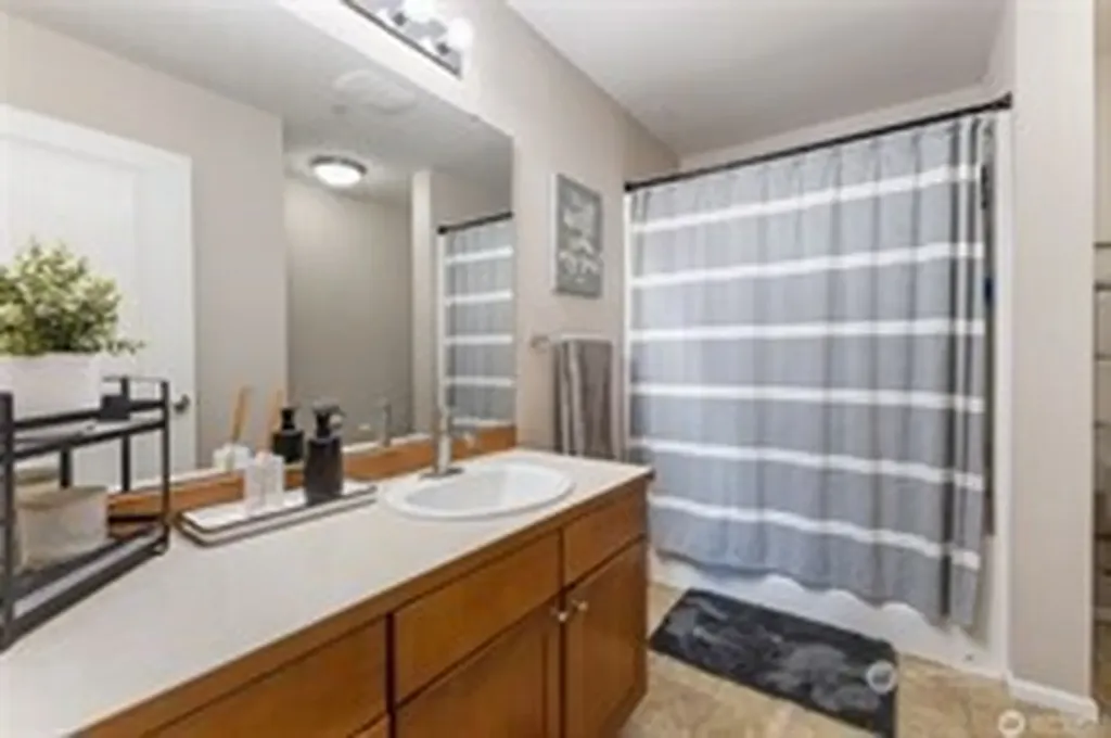 21430 40th Place S Seatac WA 98198