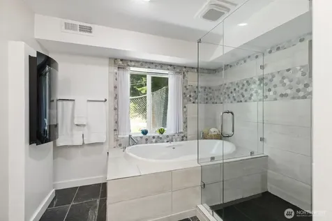 8621 NW Anderson Hill Road Silverdale WA 98383