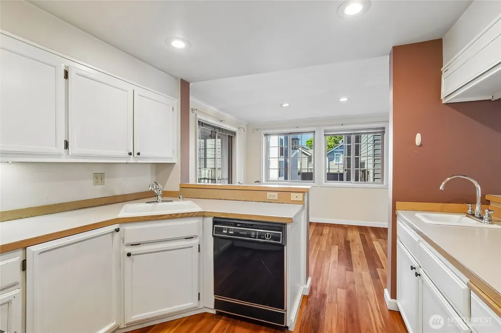1111 10th Avenue E Seattle WA 98102