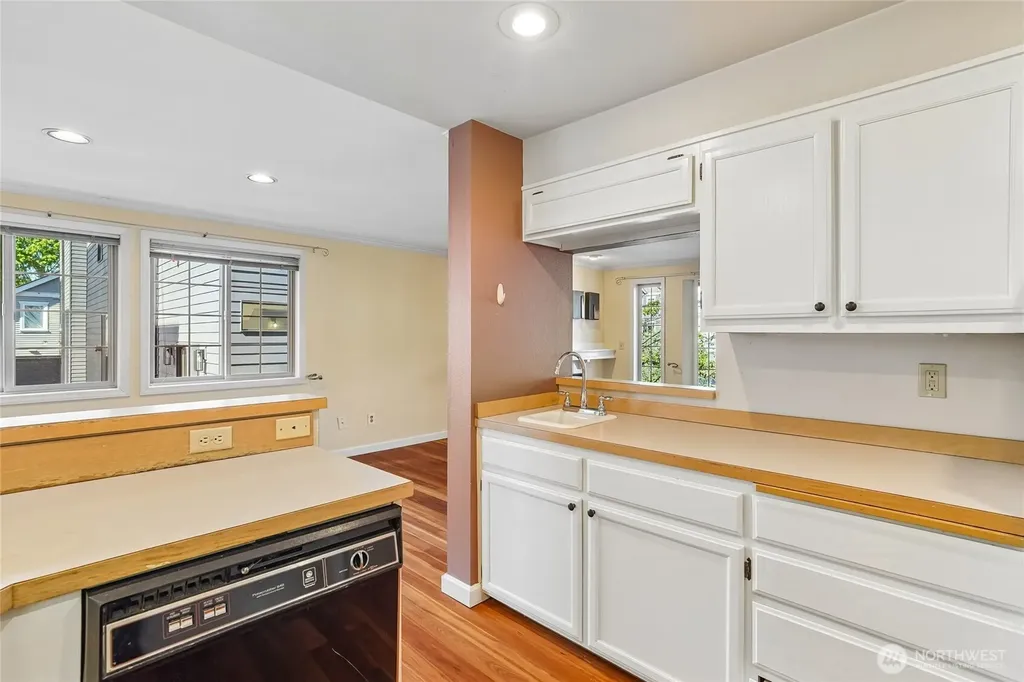1111 10th Avenue E Seattle WA 98102