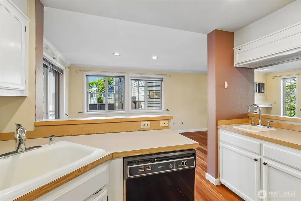 1111 10th Avenue E Seattle WA 98102