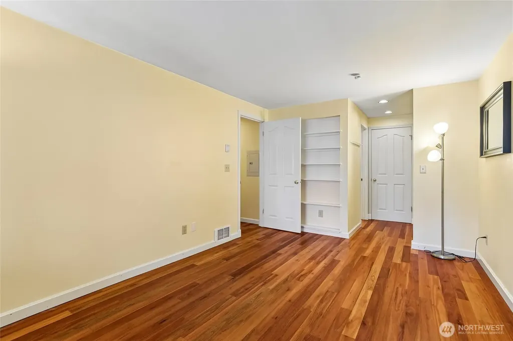 1111 10th Avenue E Seattle WA 98102