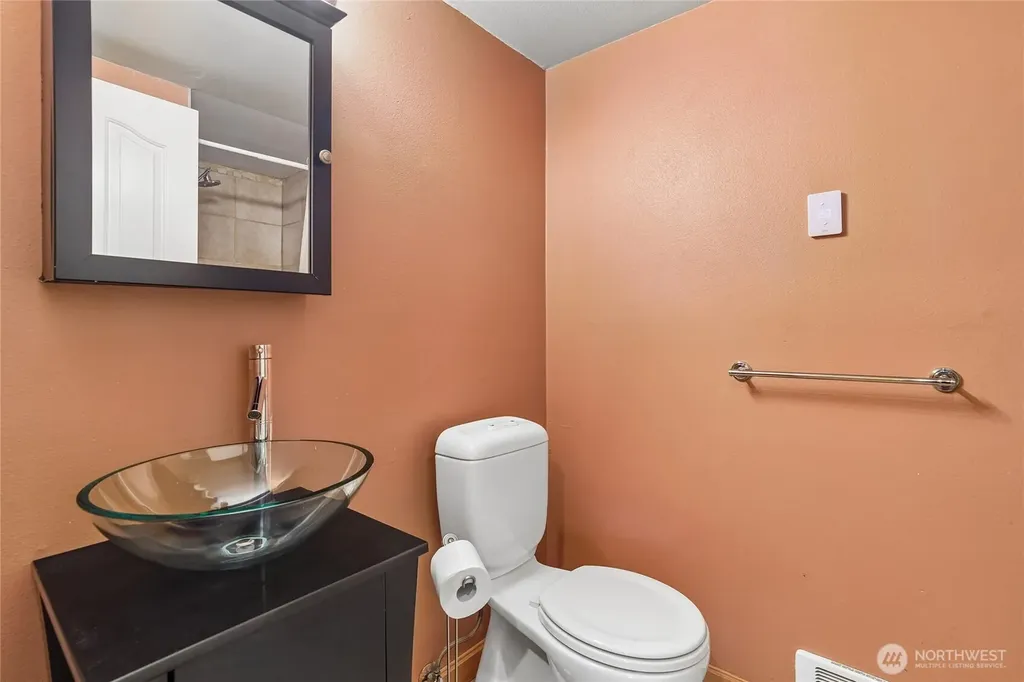 1111 10th Avenue E Seattle WA 98102
