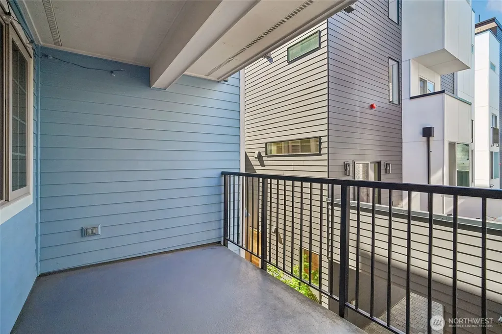 1111 10th Avenue E Seattle WA 98102