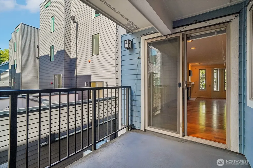 1111 10th Avenue E Seattle WA 98102