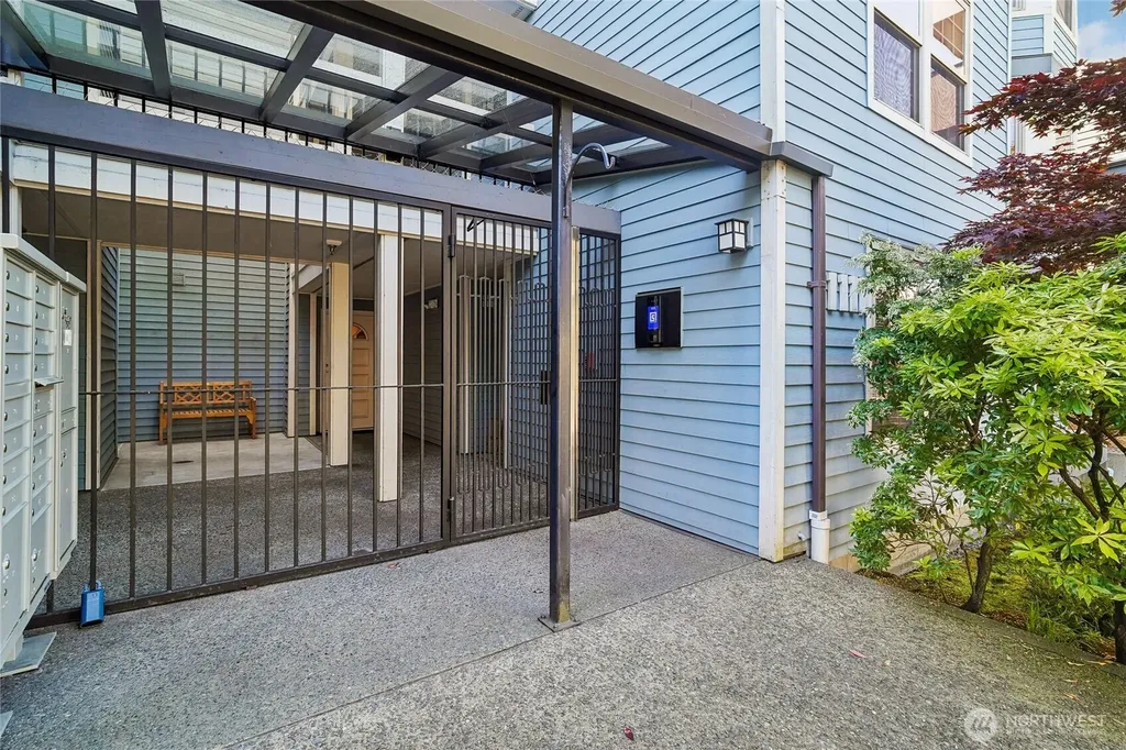 1111 10th Avenue E Seattle WA 98102