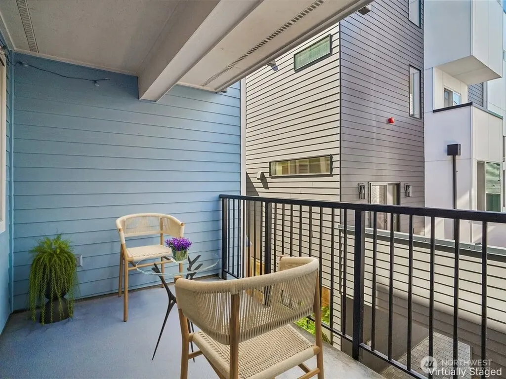 1111 10th Avenue E Seattle WA 98102