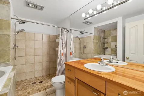 1111 10th Avenue E Seattle WA 98102