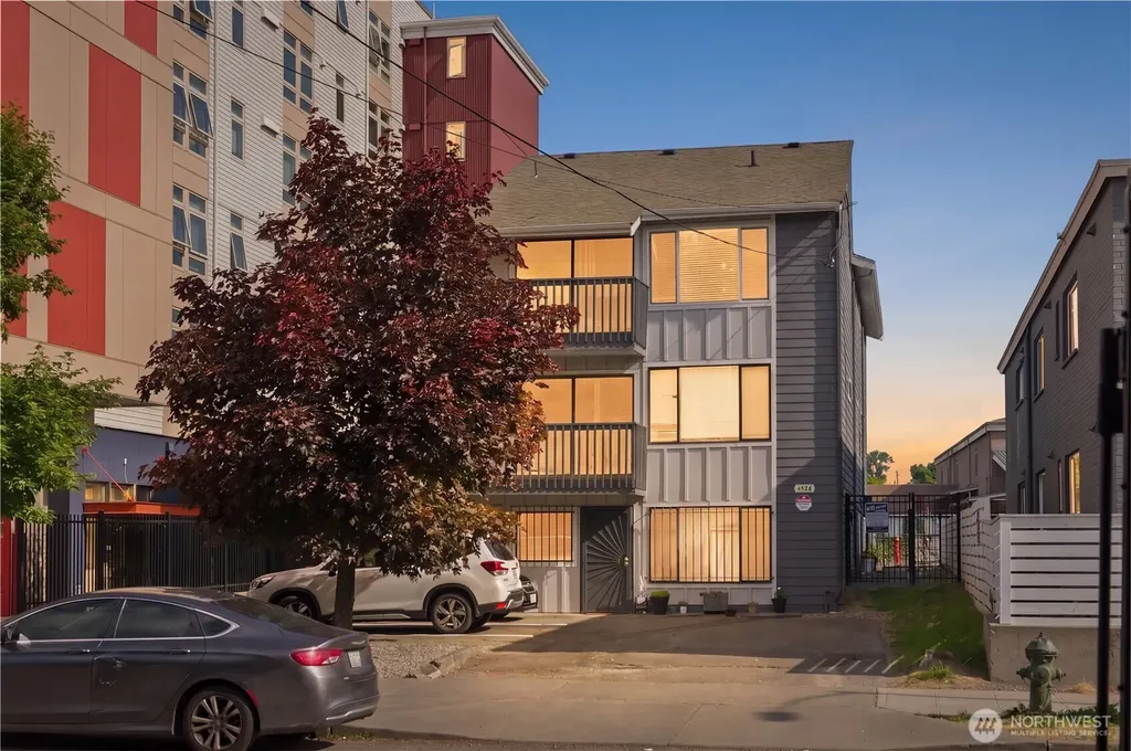 4526 S Henderson Street Seattle WA 98118