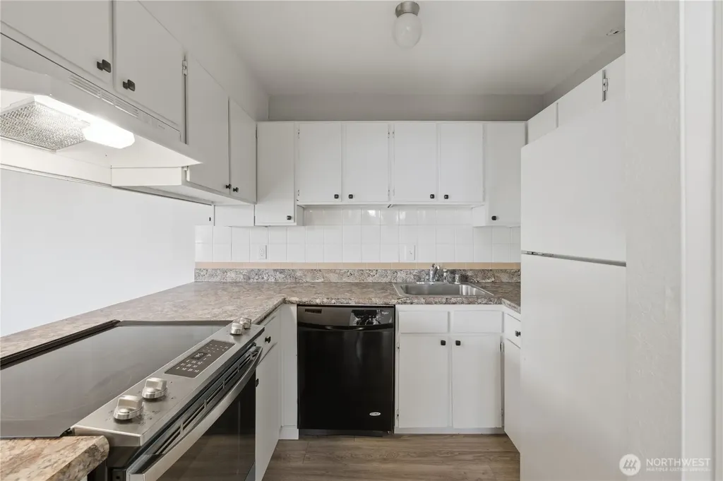 4526 S Henderson Street Seattle WA 98118
