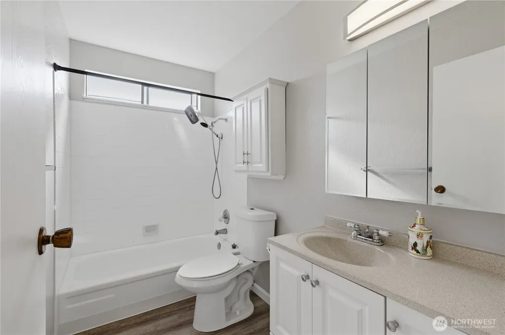 4526 S Henderson Street Seattle WA 98118