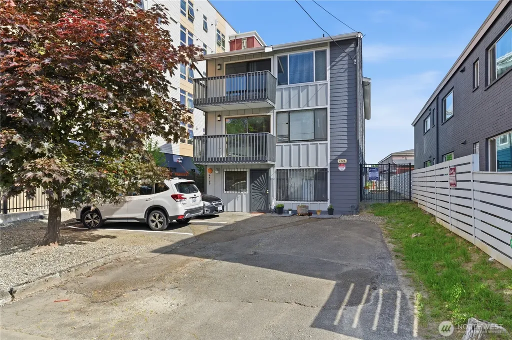 4526 S Henderson Street Seattle WA 98118