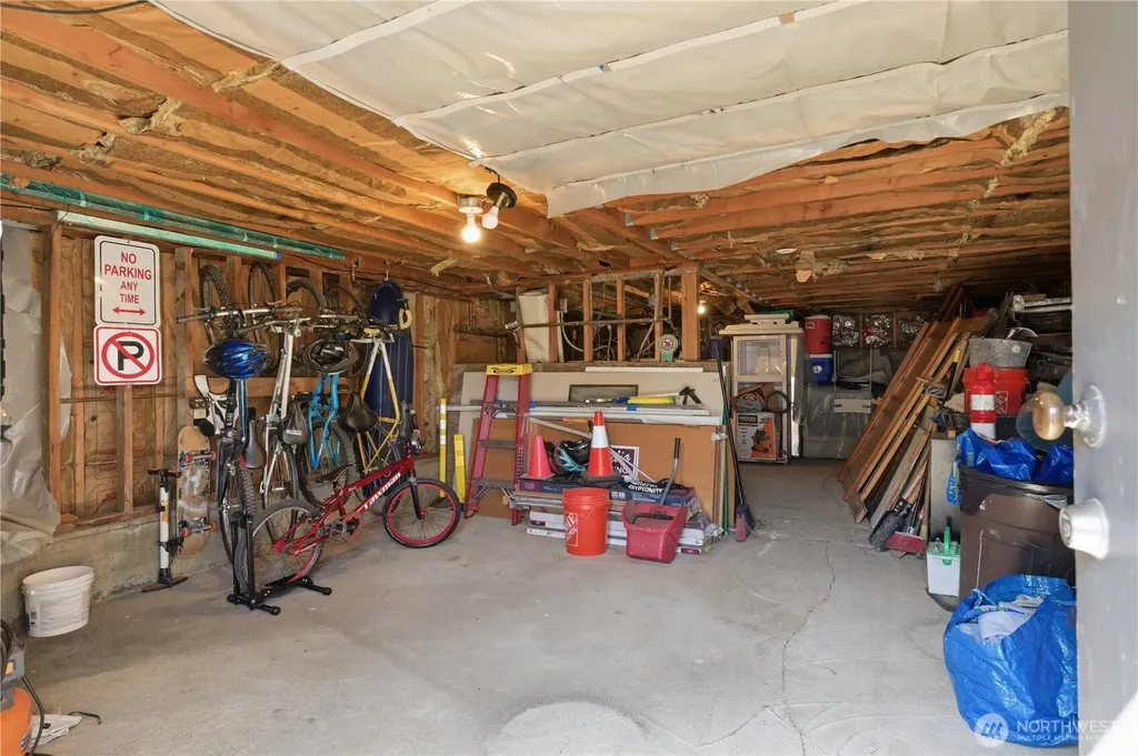 4526 S Henderson Street Seattle WA 98118
