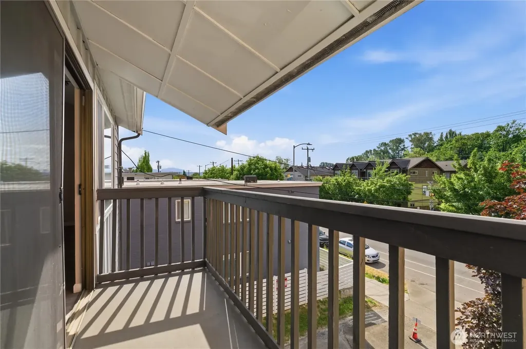 4526 S Henderson Street Seattle WA 98118