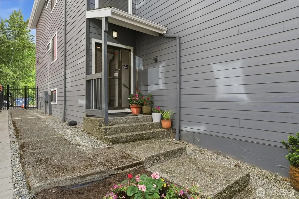 4526 S Henderson Street Seattle WA 98118