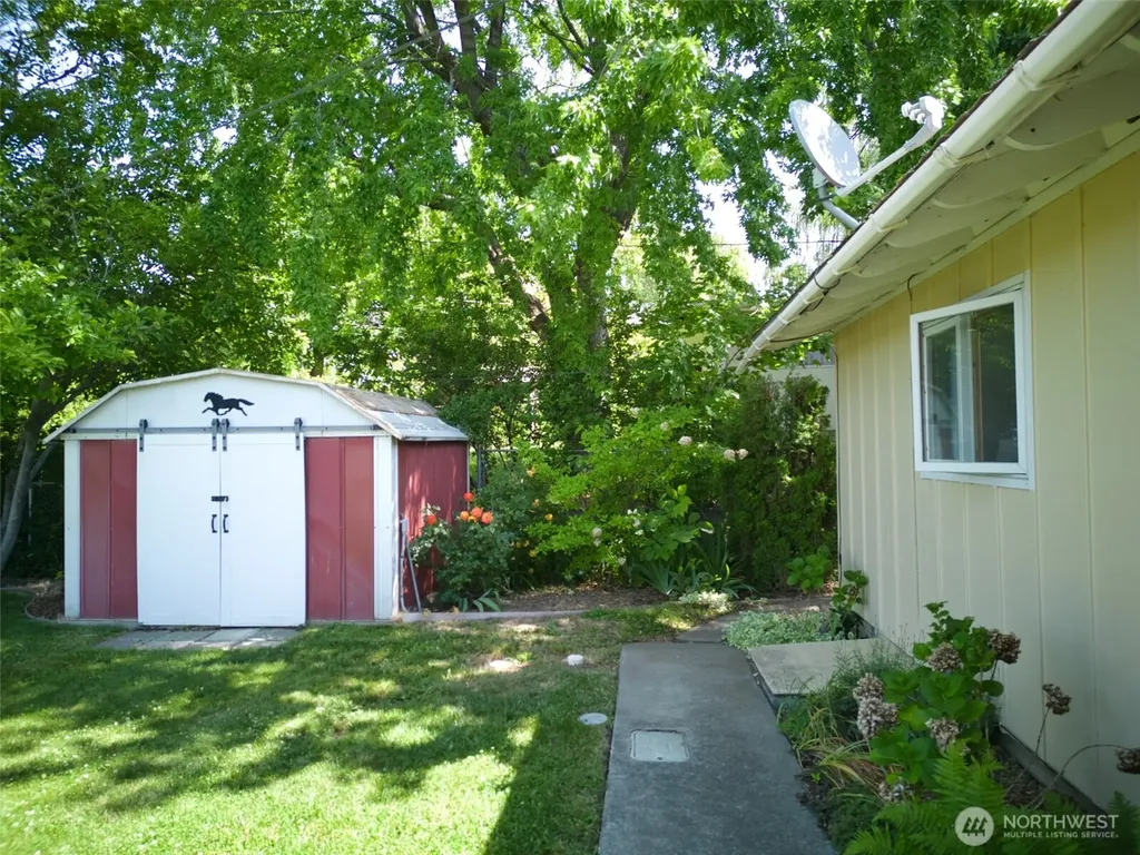 805 E Spring Street Dayton WA 99328