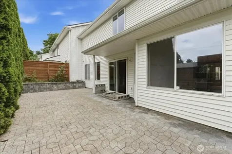 9240 S 240 Place Kent WA 98030