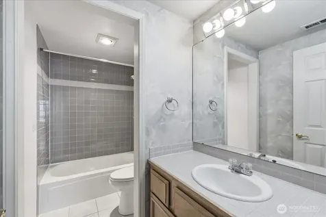 9240 S 240 Place Kent WA 98030