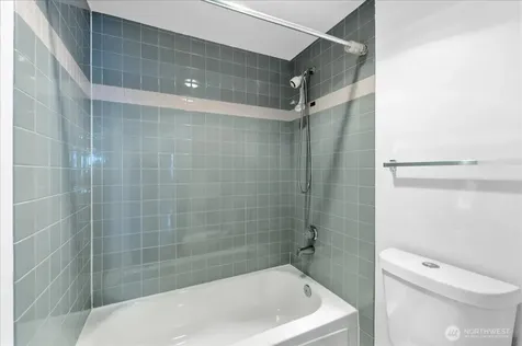 9240 S 240 Place Kent WA 98030