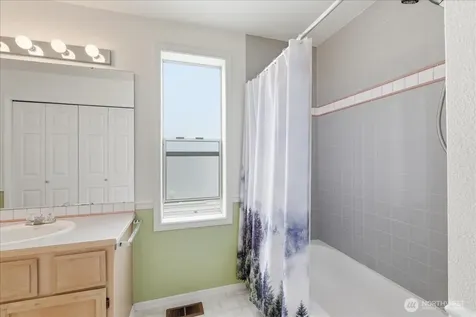9240 S 240 Place Kent WA 98030
