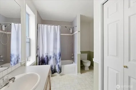 9240 S 240 Place Kent WA 98030