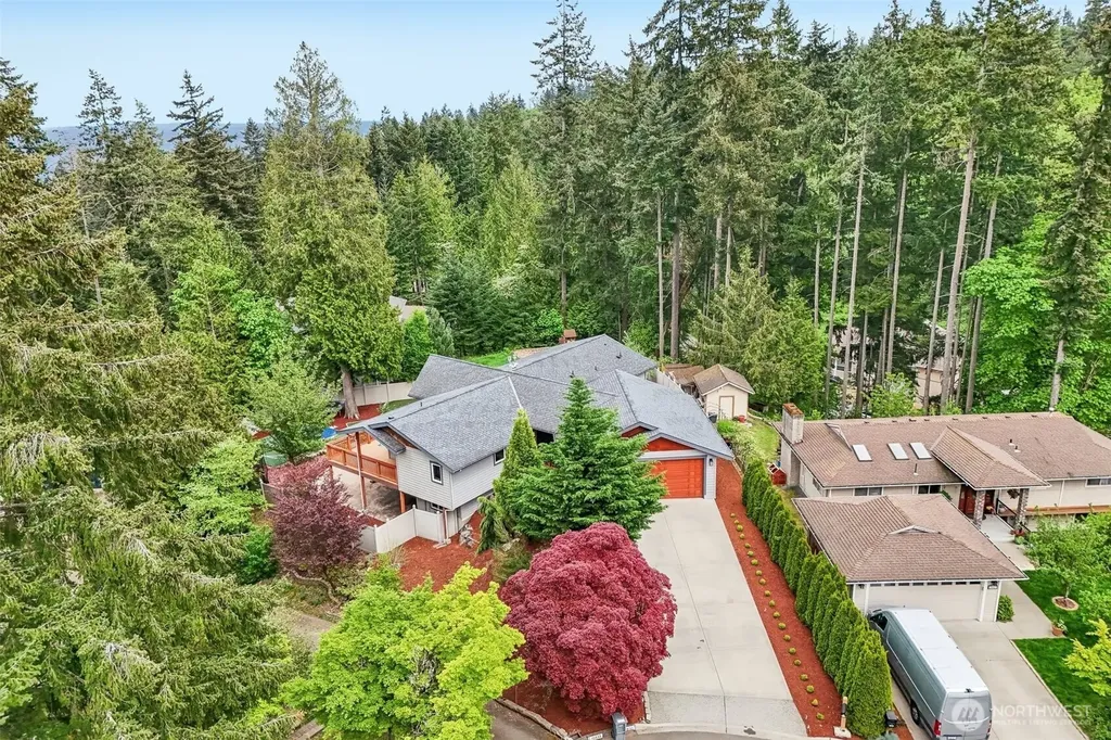 15831 SE 43rd Place Bellevue WA 98006