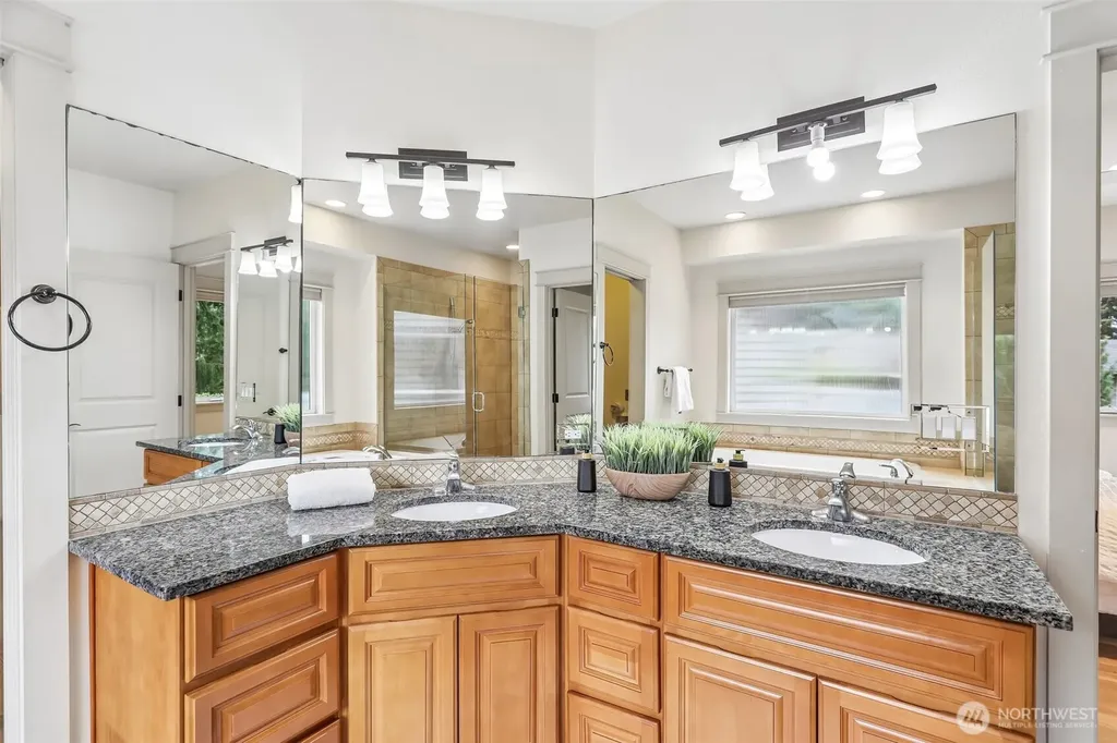 15831 SE 43rd Place Bellevue WA 98006