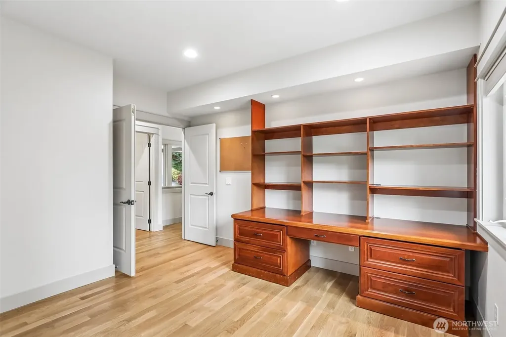 15831 SE 43rd Place Bellevue WA 98006