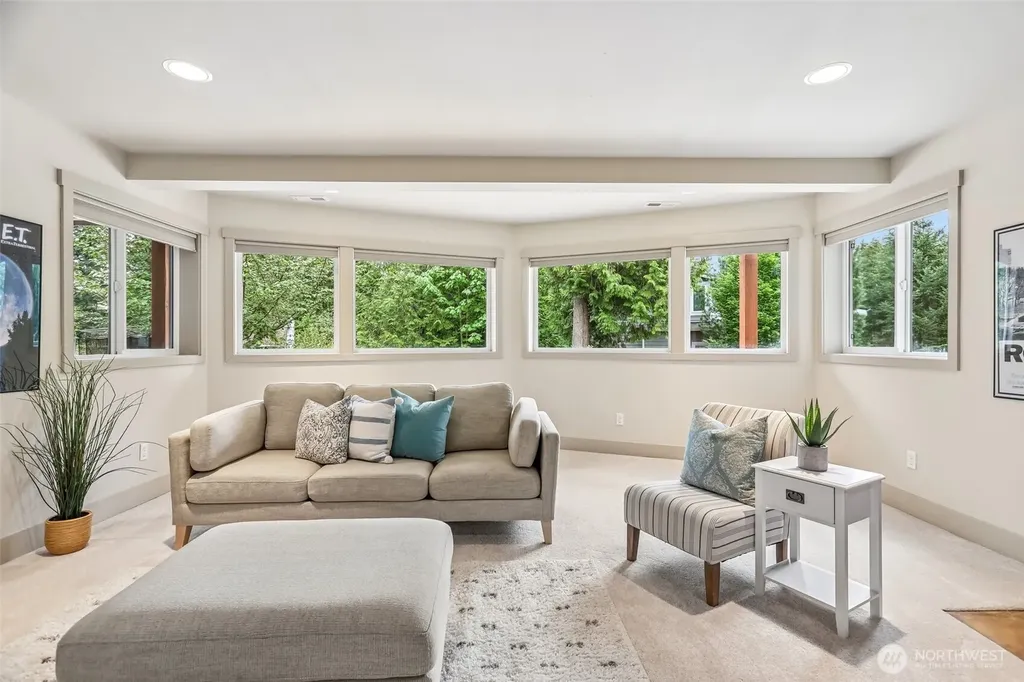15831 SE 43rd Place Bellevue WA 98006