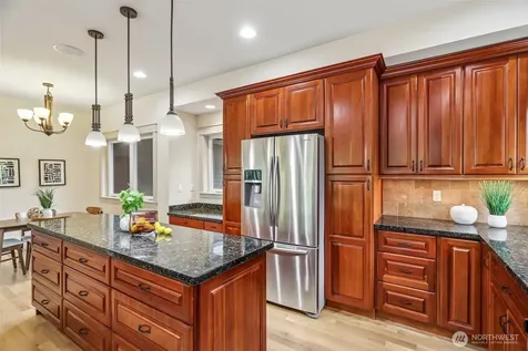 15831 SE 43rd Place Bellevue WA 98006