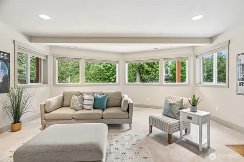 15831 SE 43rd Place Bellevue WA 98006