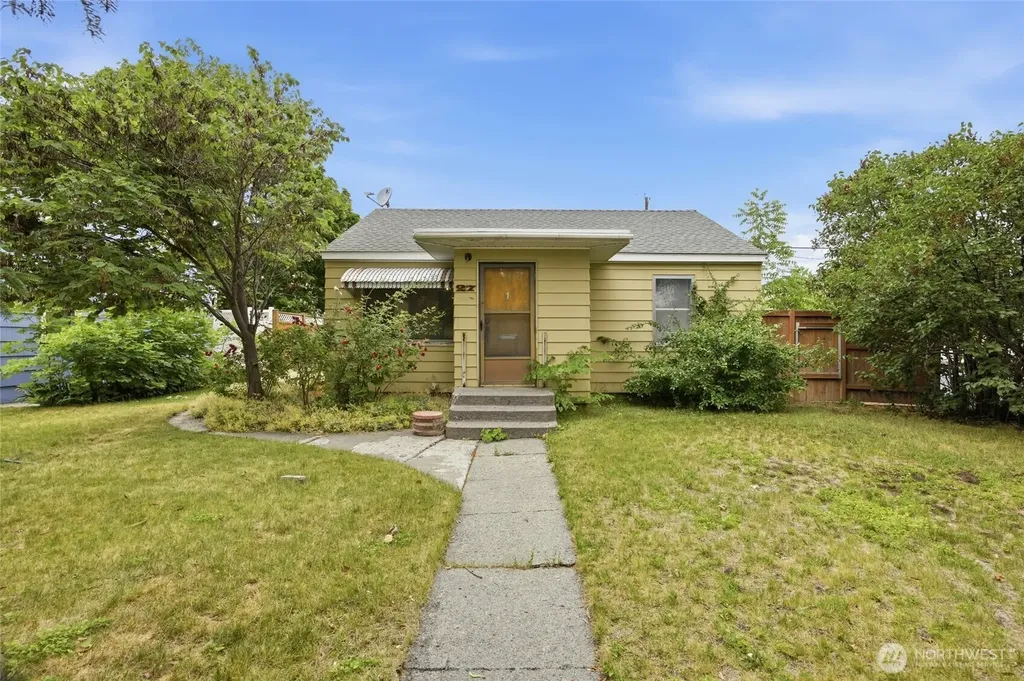 27 E Street SW Ephrata WA 98823