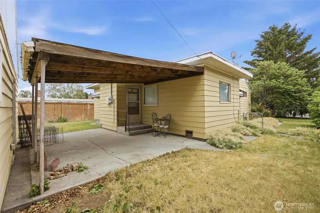 27 E Street SW Ephrata WA 98823