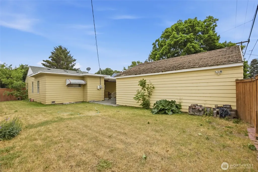 27 E Street SW Ephrata WA 98823