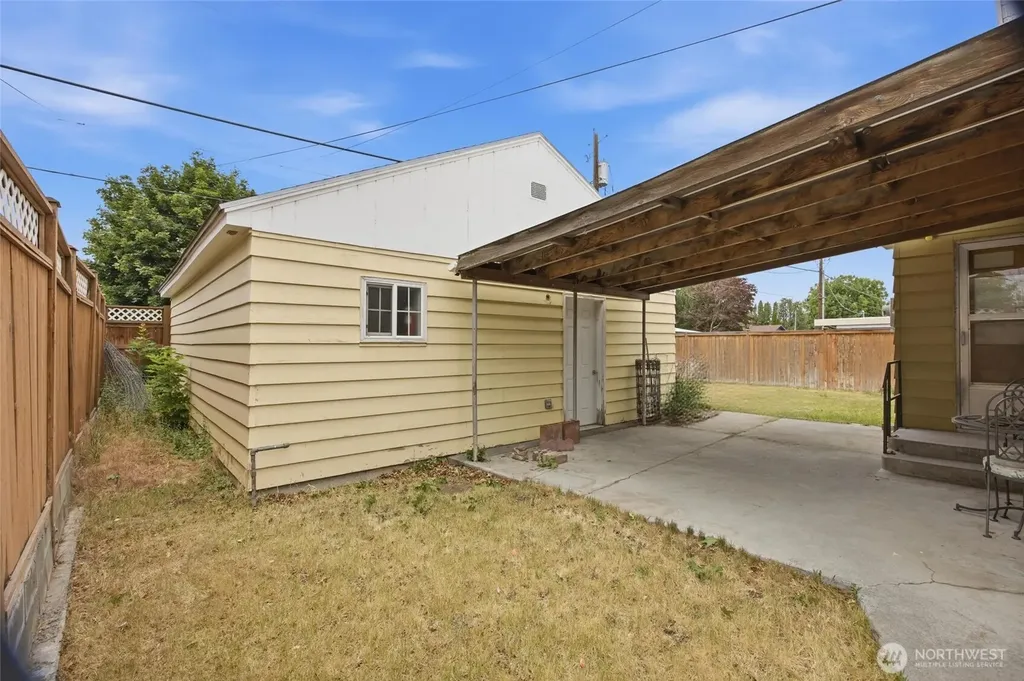 27 E Street SW Ephrata WA 98823