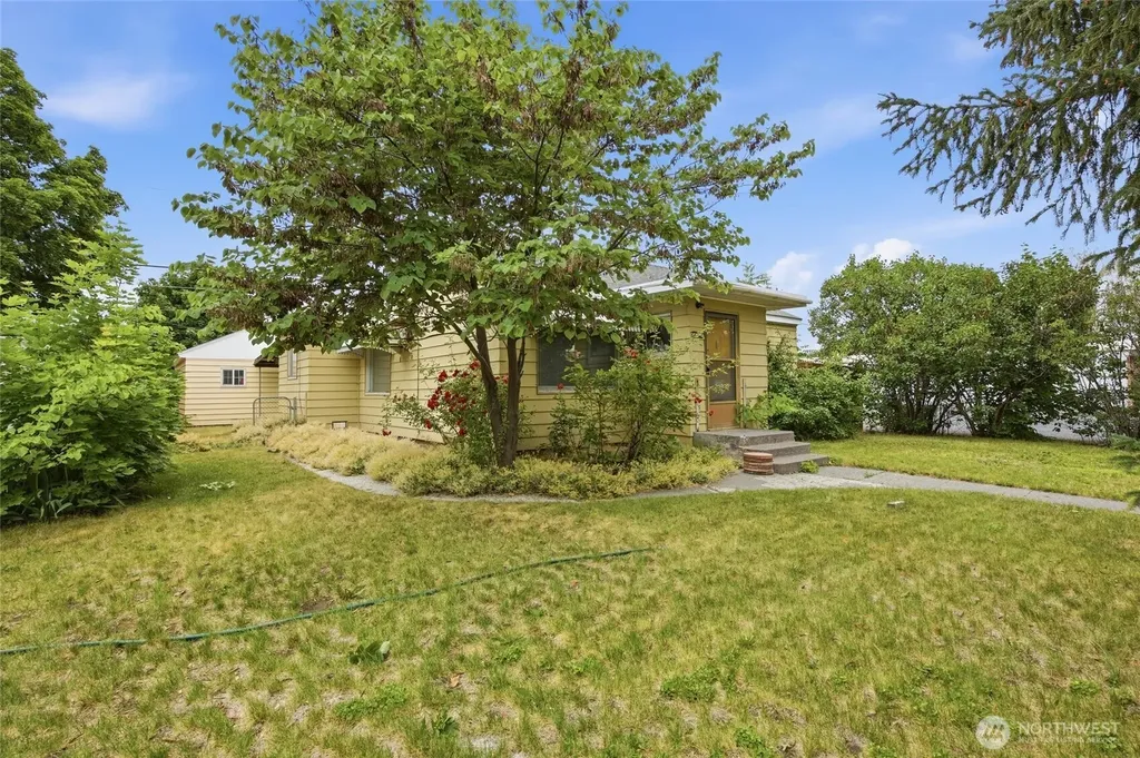 27 E Street SW Ephrata WA 98823