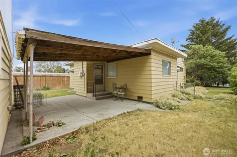 27 E Street SW Ephrata WA 98823