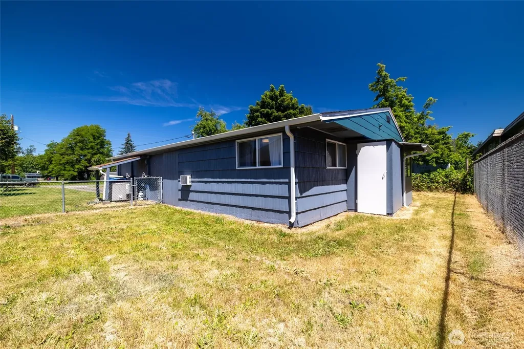 1308 W Main Street Centralia WA 98531