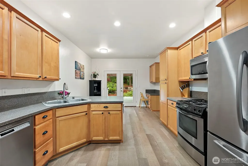 321 Fairway Drive Allyn WA 98524