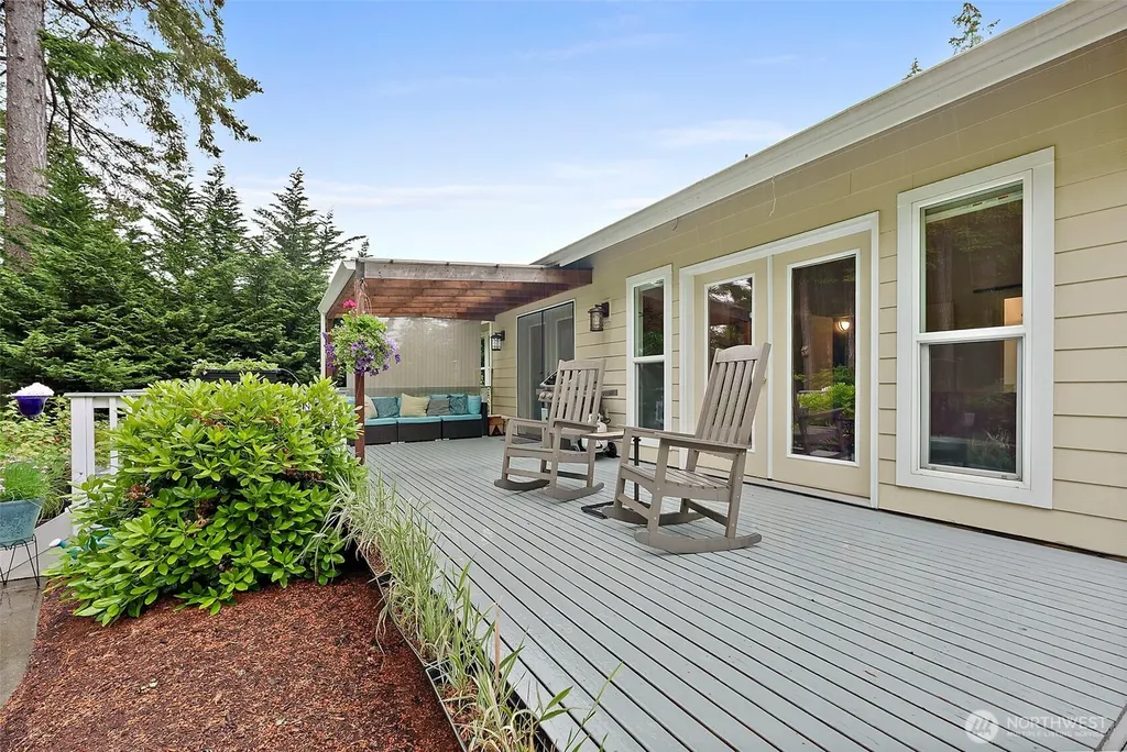 321 Fairway Drive Allyn WA 98524