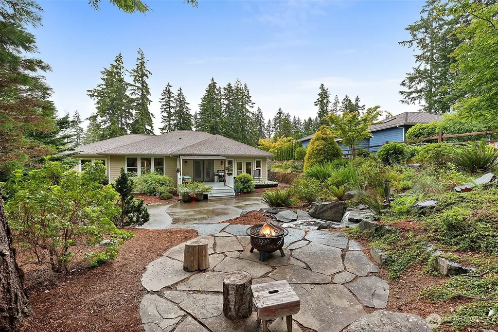 321 Fairway Drive Allyn WA 98524