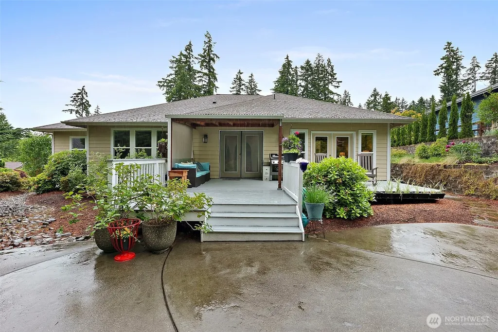 321 Fairway Drive Allyn WA 98524
